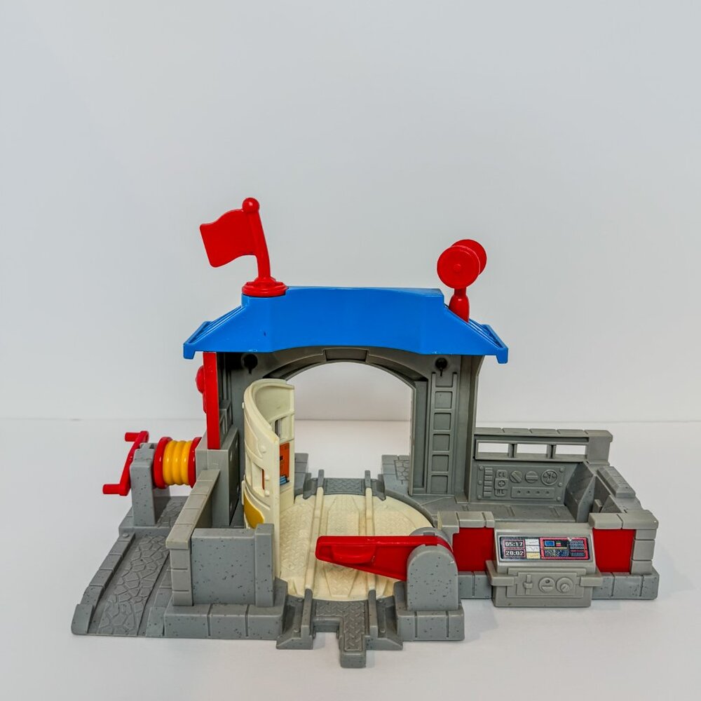 Fisher-Price GeoTrax Rail Yard Operations Center Building
